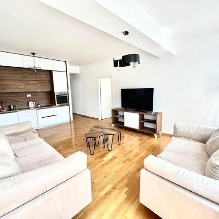 High-End Spacious Apartment Next To City Mall 斯科普里 外观 照片