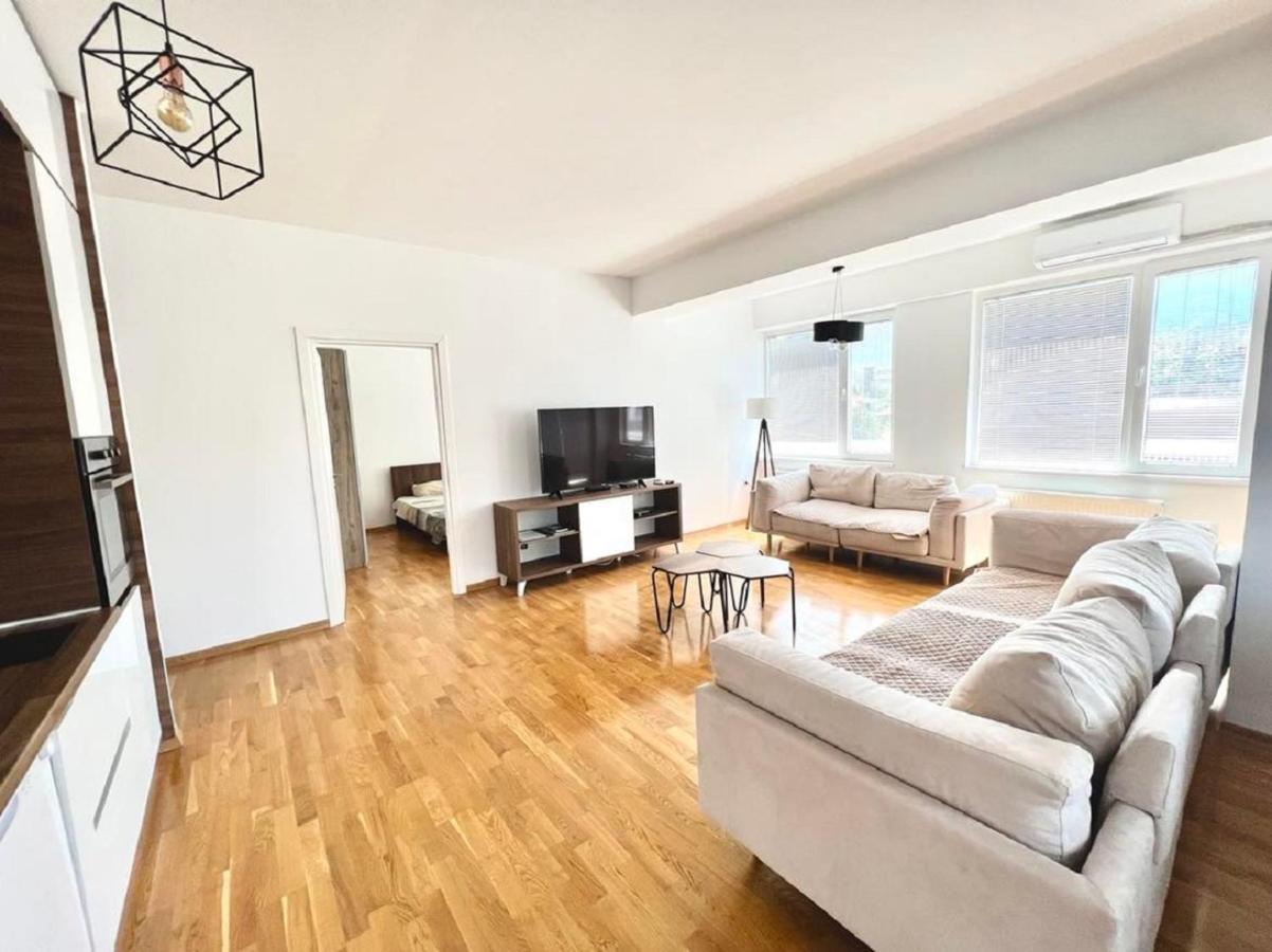 High-End Spacious Apartment Next To City Mall 斯科普里 外观 照片