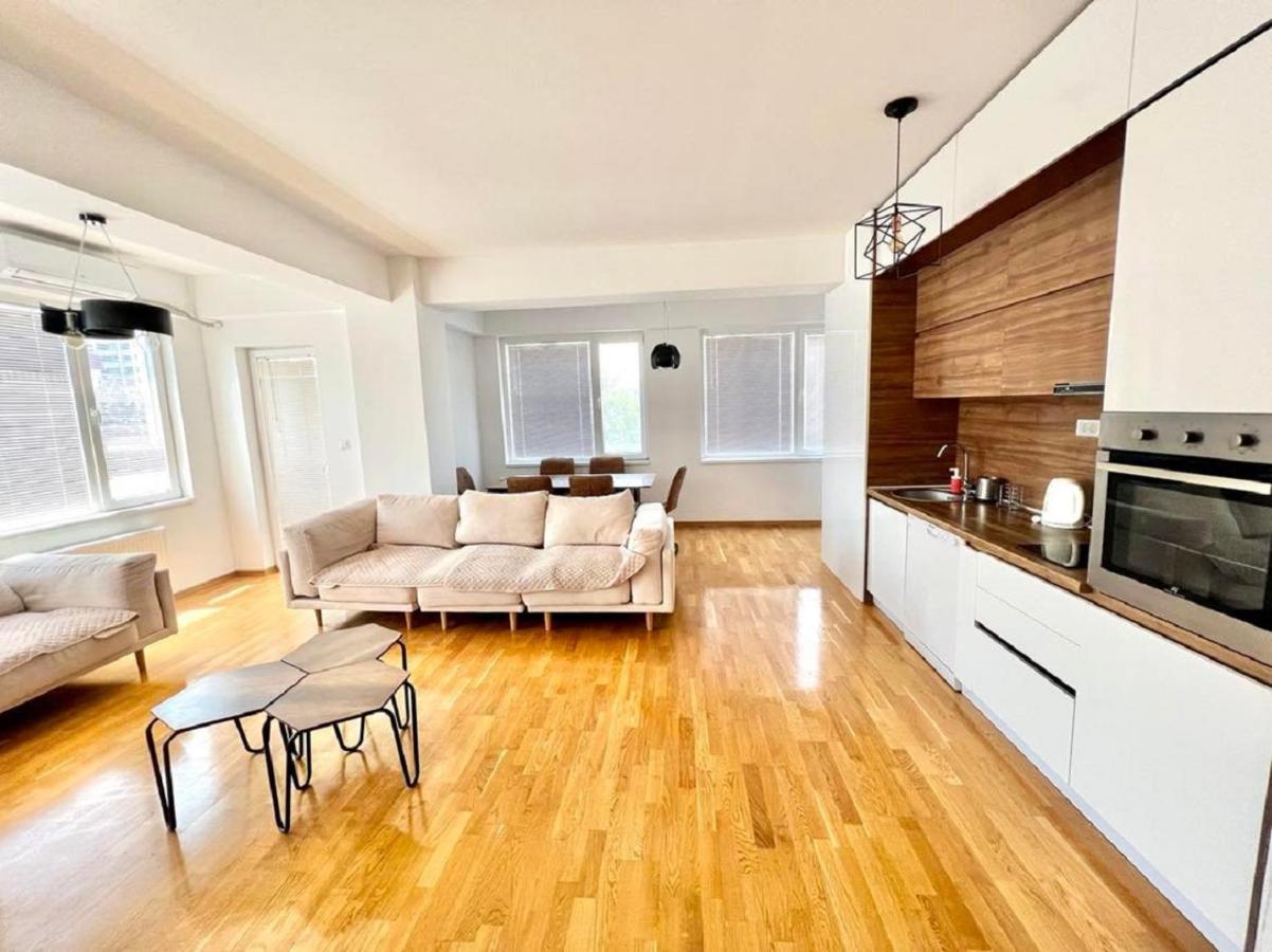 High-End Spacious Apartment Next To City Mall 斯科普里 外观 照片