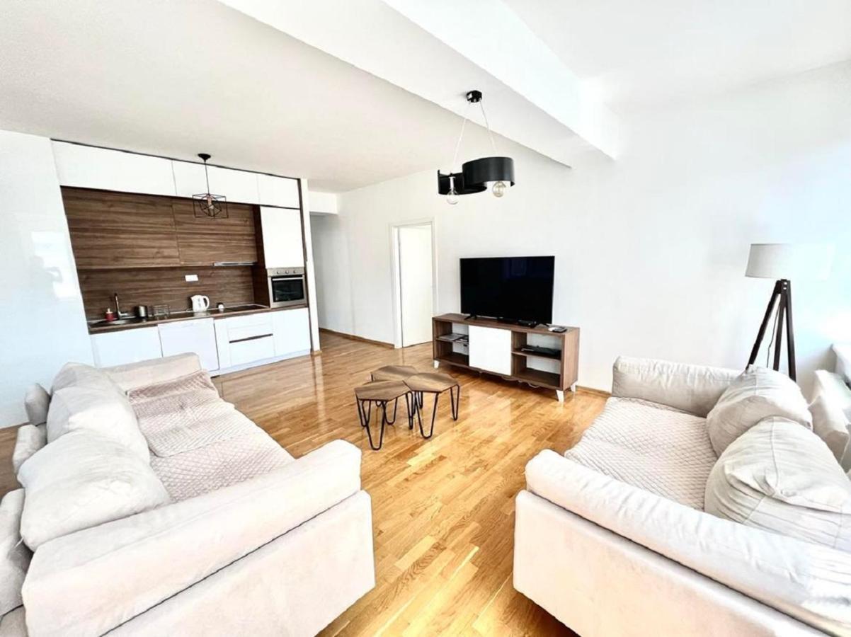 High-End Spacious Apartment Next To City Mall 斯科普里 外观 照片
