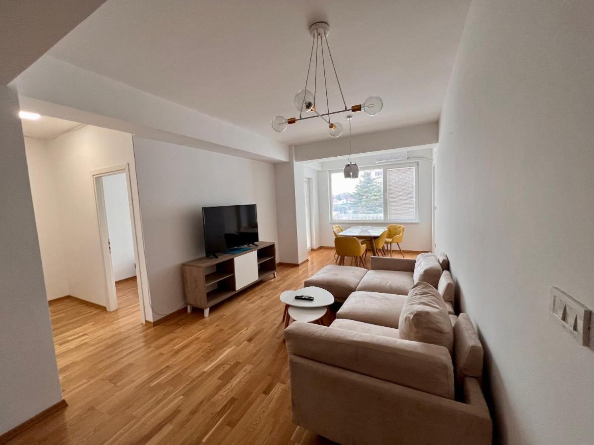 High-End Spacious Apartment Next To City Mall 斯科普里 外观 照片
