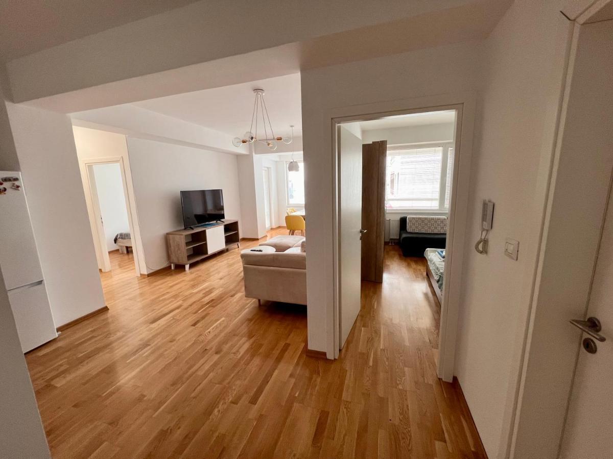 High-End Spacious Apartment Next To City Mall 斯科普里 外观 照片
