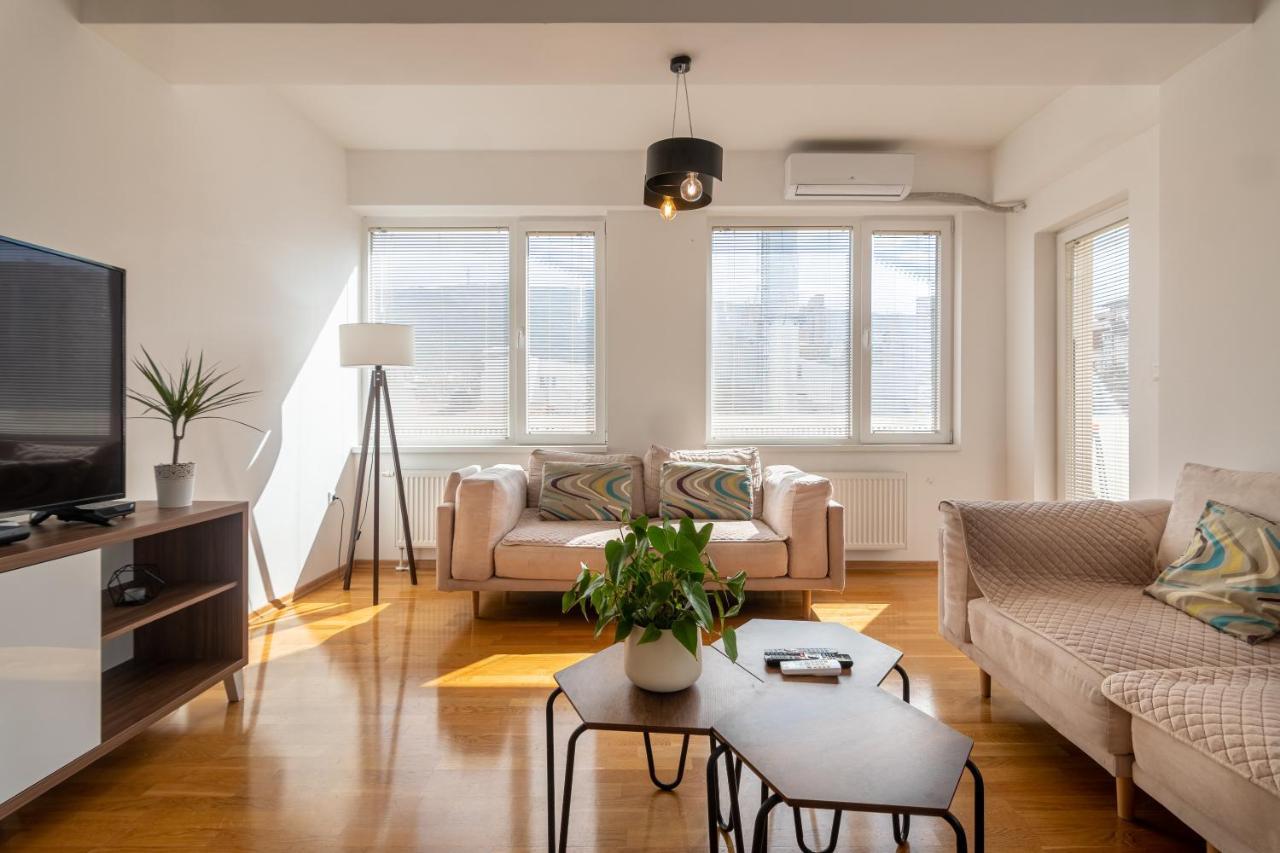 High-End Spacious Apartment Next To City Mall 斯科普里 外观 照片