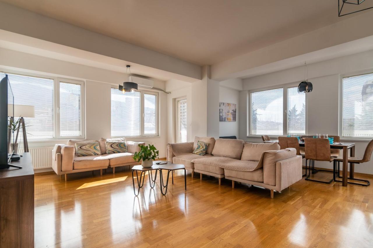 High-End Spacious Apartment Next To City Mall 斯科普里 外观 照片