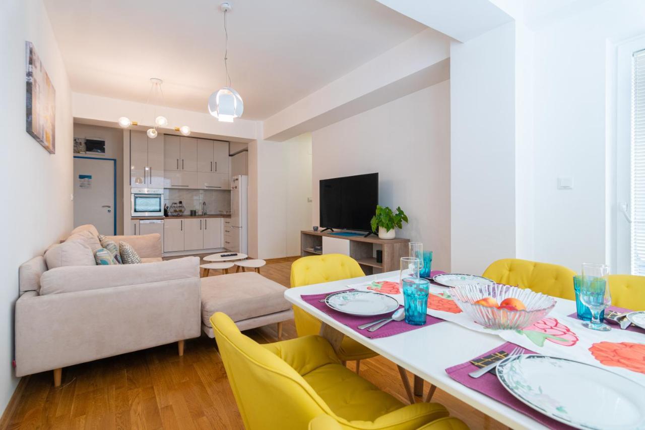 High-End Spacious Apartment Next To City Mall 斯科普里 外观 照片