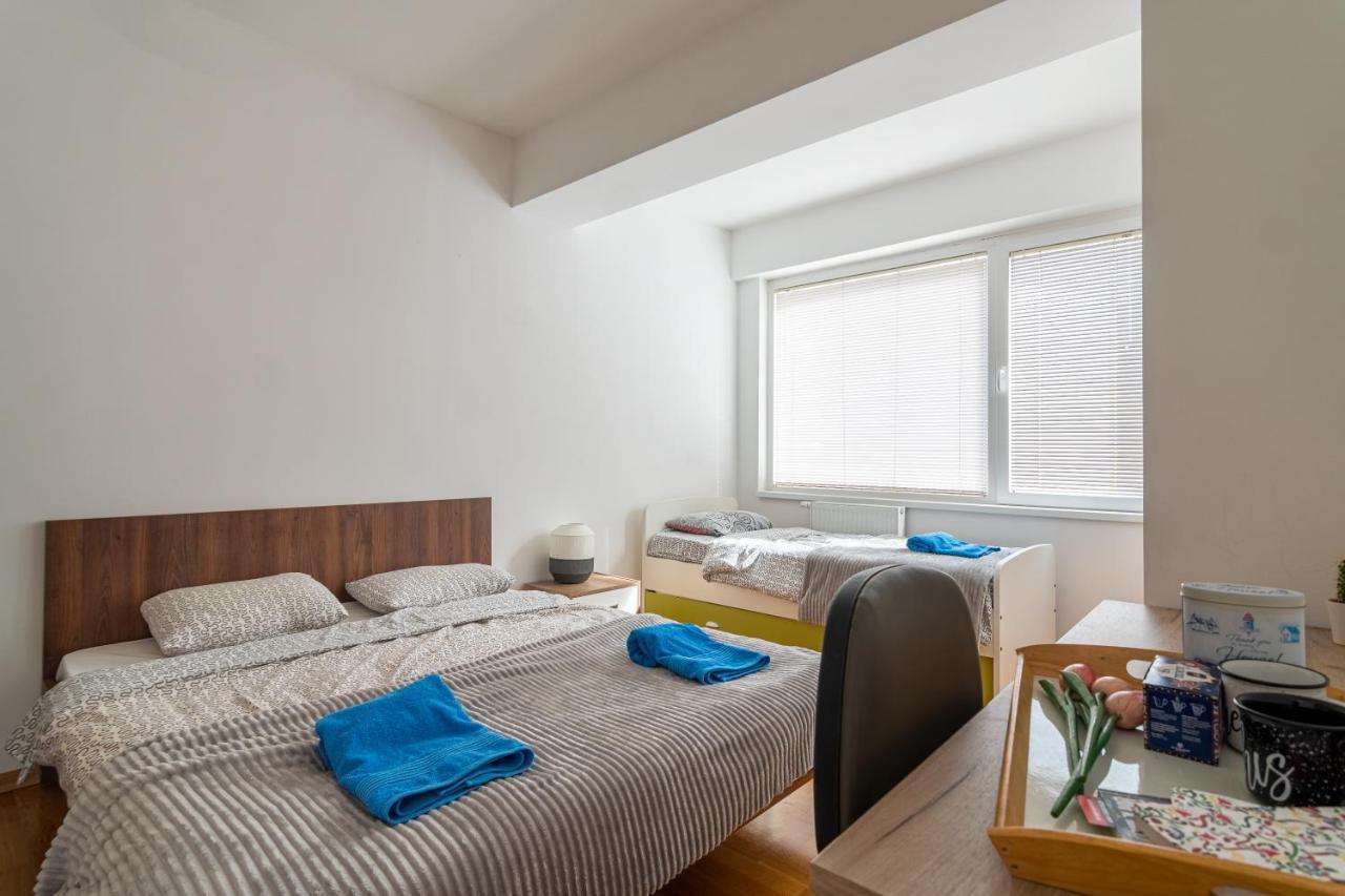 High-End Spacious Apartment Next To City Mall 斯科普里 外观 照片