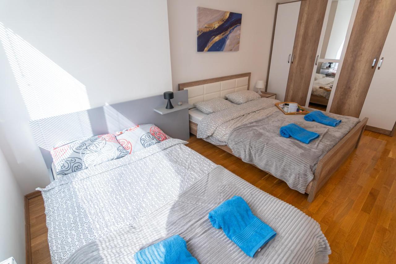 High-End Spacious Apartment Next To City Mall 斯科普里 外观 照片