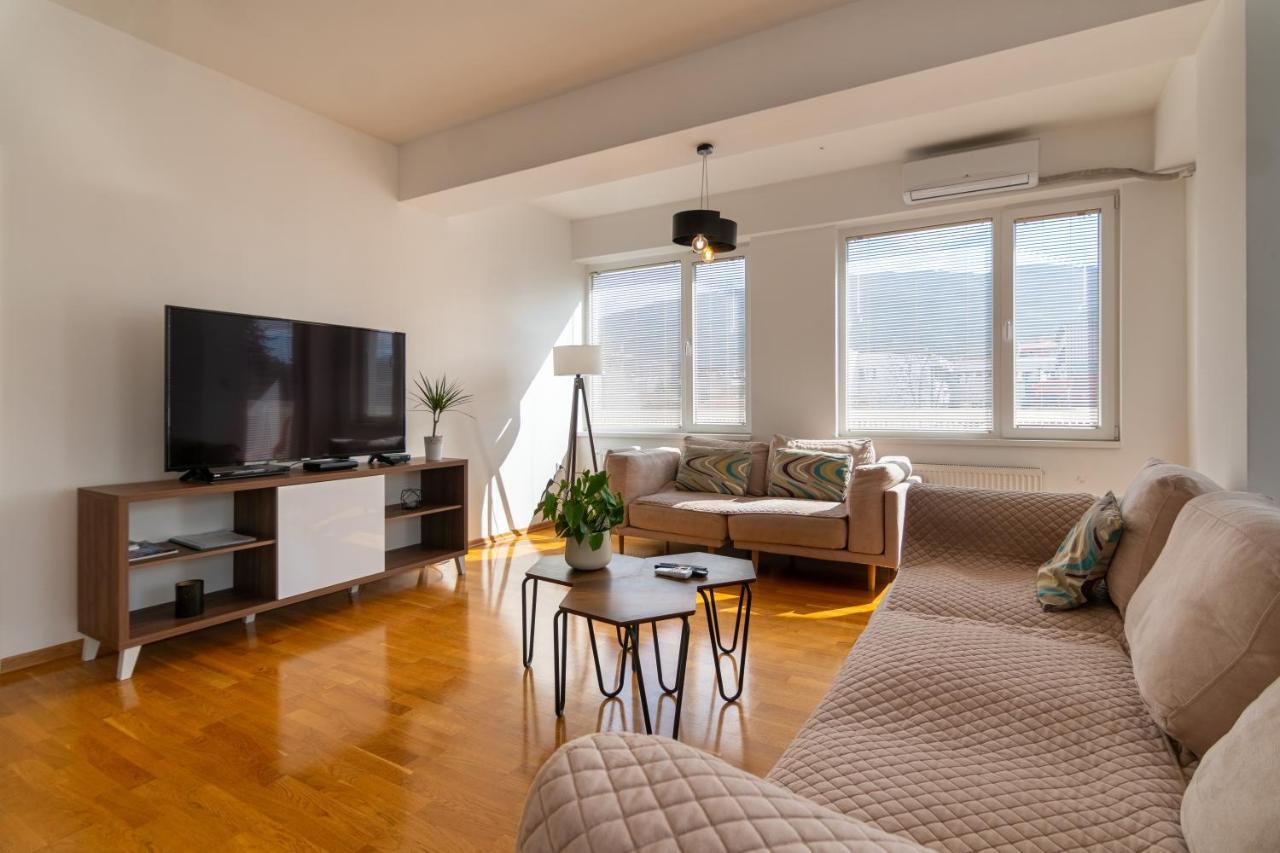 High-End Spacious Apartment Next To City Mall 斯科普里 外观 照片