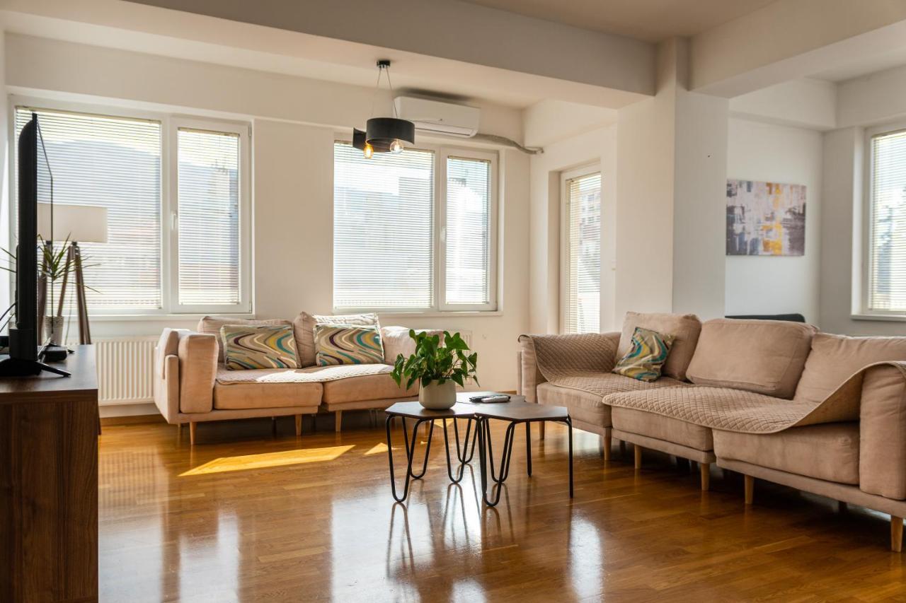 High-End Spacious Apartment Next To City Mall 斯科普里 外观 照片