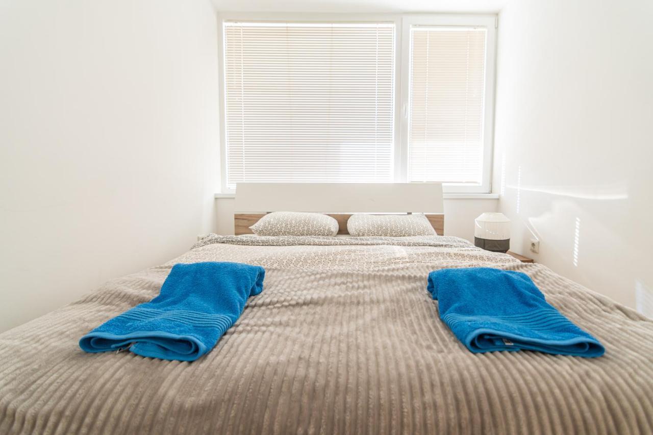 High-End Spacious Apartment Next To City Mall 斯科普里 外观 照片