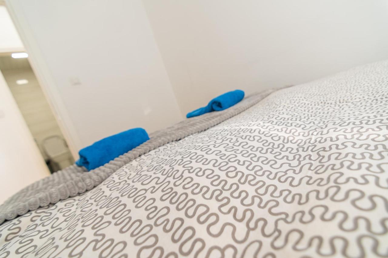 High-End Spacious Apartment Next To City Mall 斯科普里 外观 照片