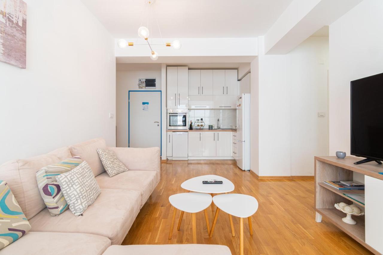 High-End Spacious Apartment Next To City Mall 斯科普里 外观 照片