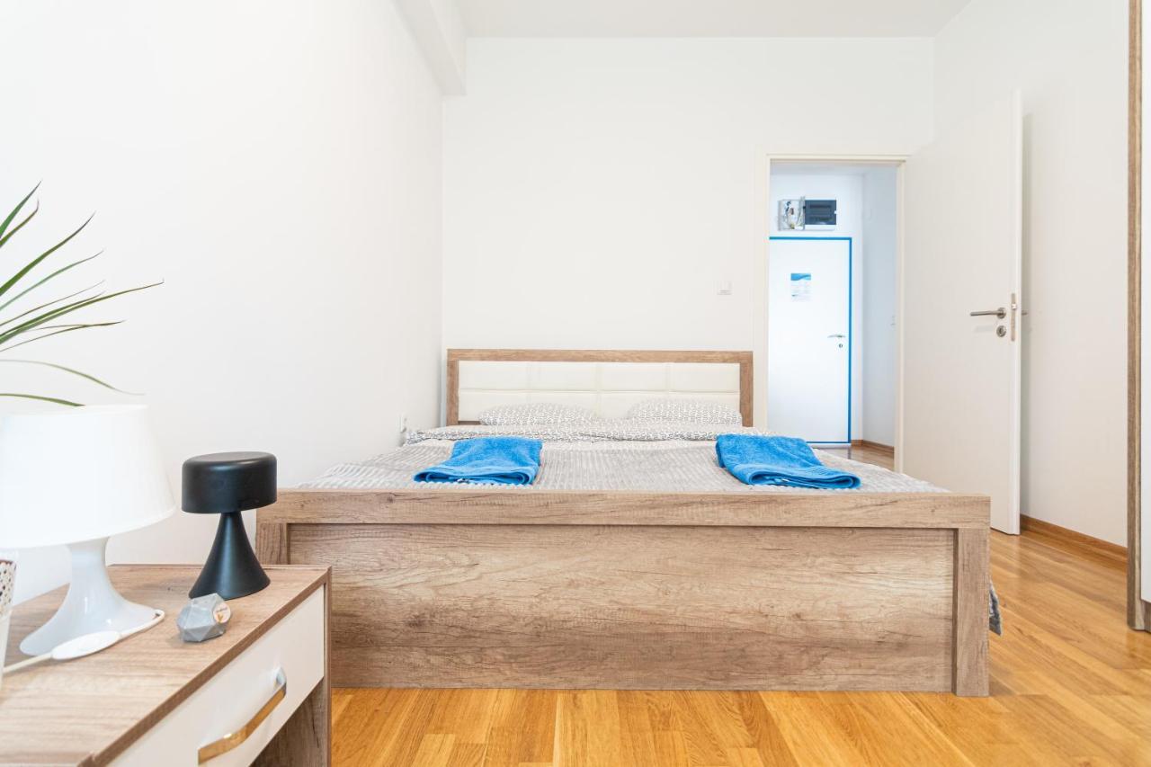 High-End Spacious Apartment Next To City Mall 斯科普里 外观 照片