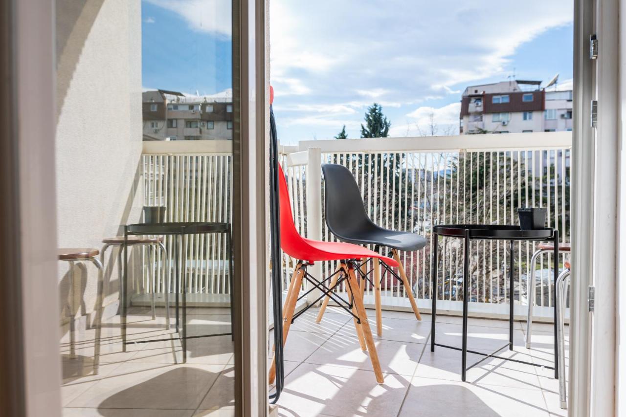 High-End Spacious Apartment Next To City Mall 斯科普里 外观 照片