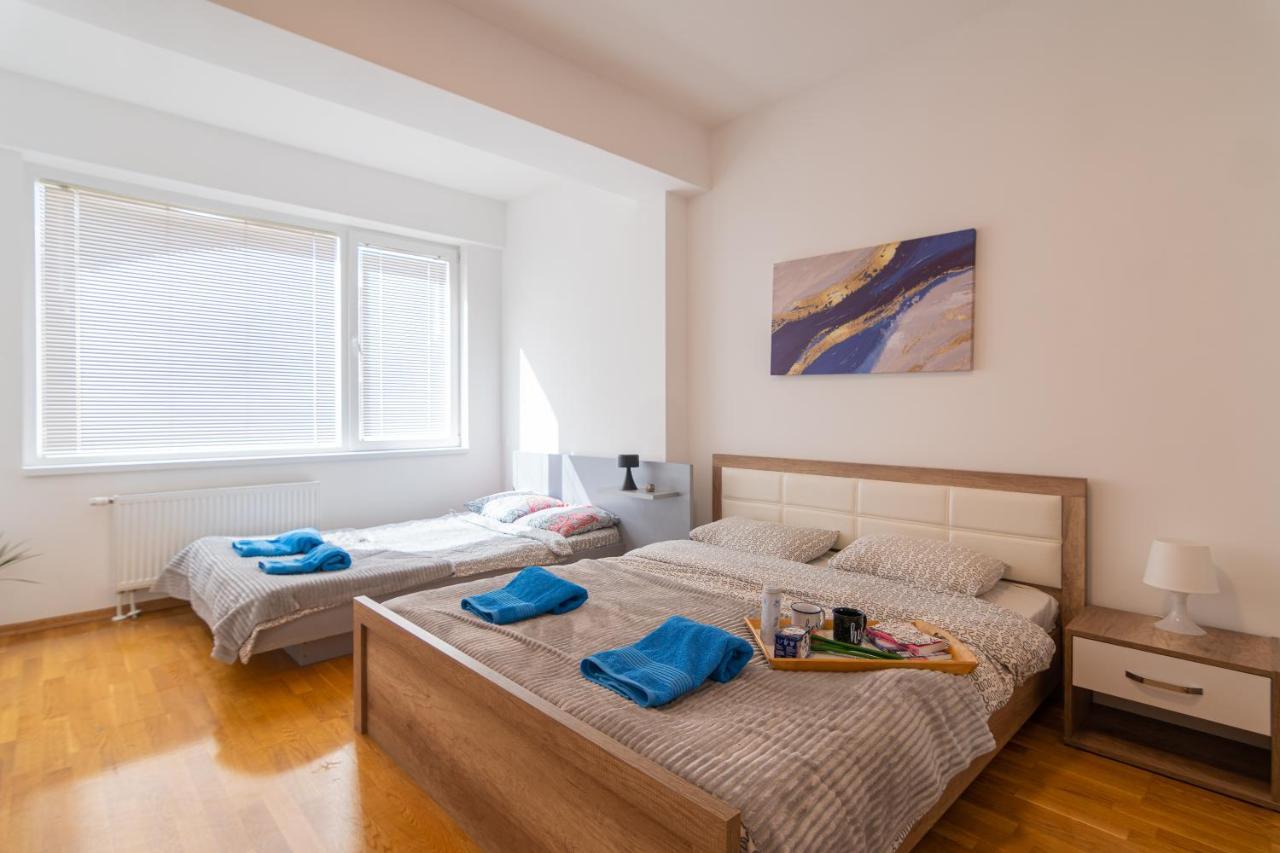 High-End Spacious Apartment Next To City Mall 斯科普里 外观 照片