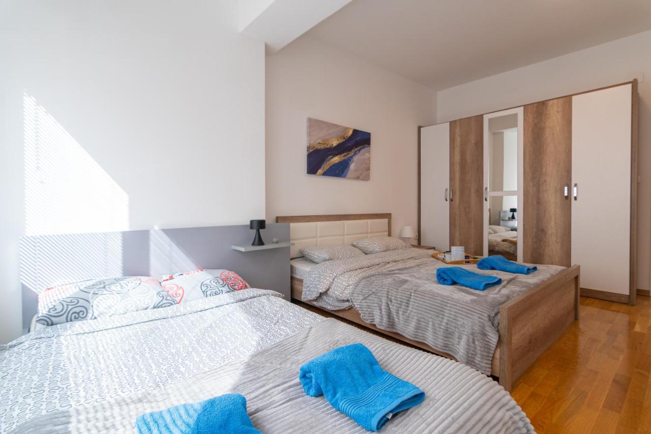 High-End Spacious Apartment Next To City Mall 斯科普里 外观 照片