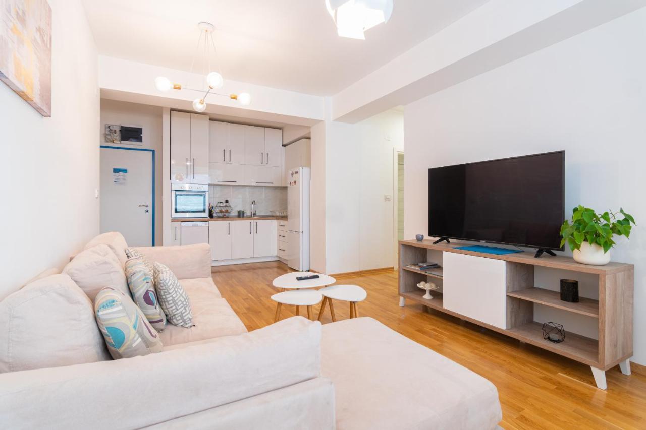 High-End Spacious Apartment Next To City Mall 斯科普里 外观 照片